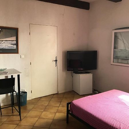 Chambre Climatisee Avec Sdb Privee Dans Une Villa Avec Piscine Ouverte D'Avril A Mi Octobre Marseille Eksteriør billede
