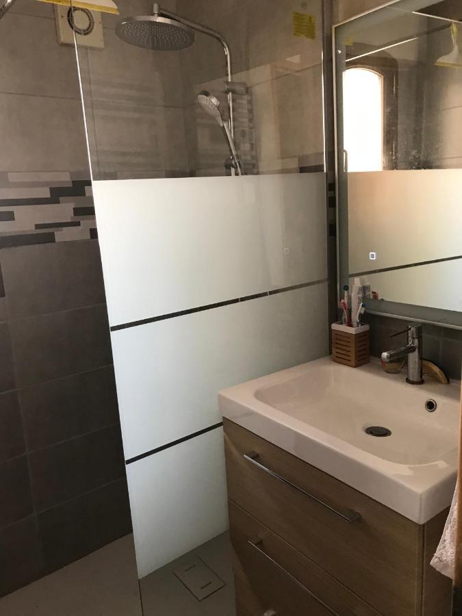 Chambre Climatisee Avec Sdb Privee Dans Une Villa Avec Piscine Ouverte D'Avril A Mi Octobre Marseille Eksteriør billede